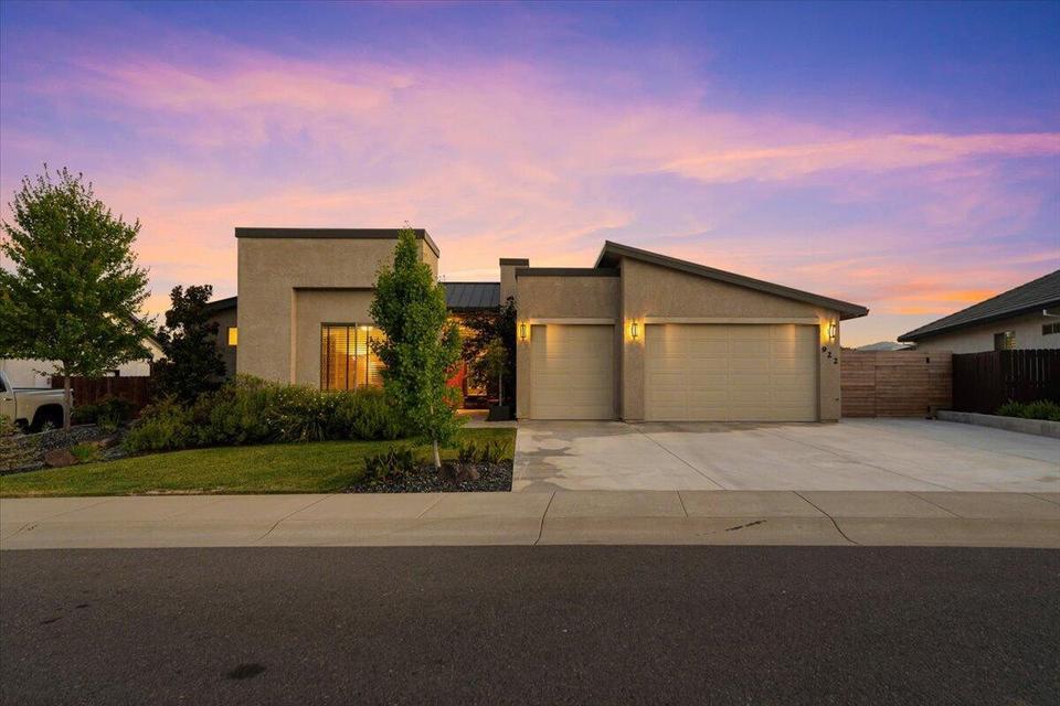 922 Katmai Place