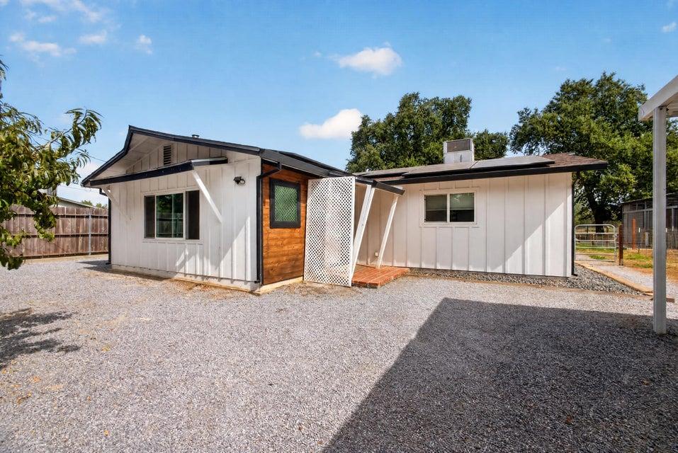 8219 Green Acres Lane