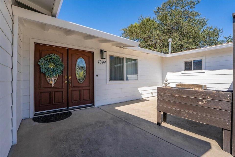 1394 Mistletoe Lane