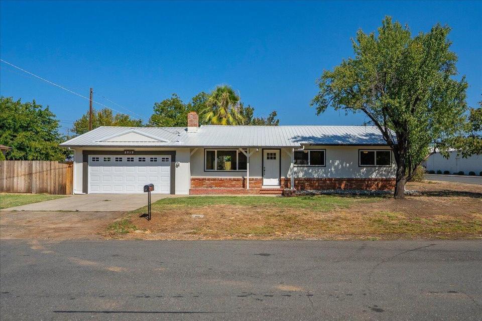 2919 Blueview Street