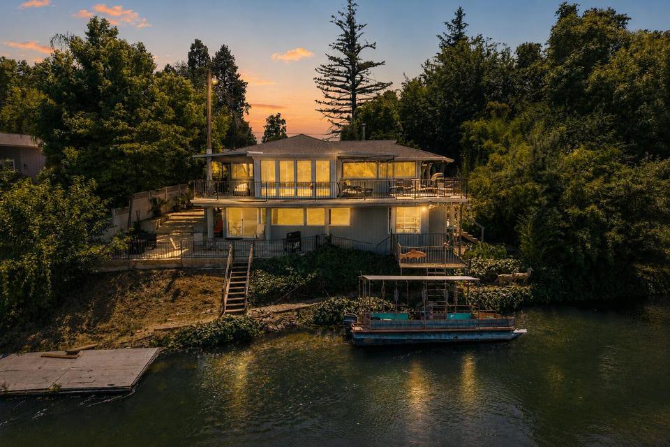 3317 Riverside Drive