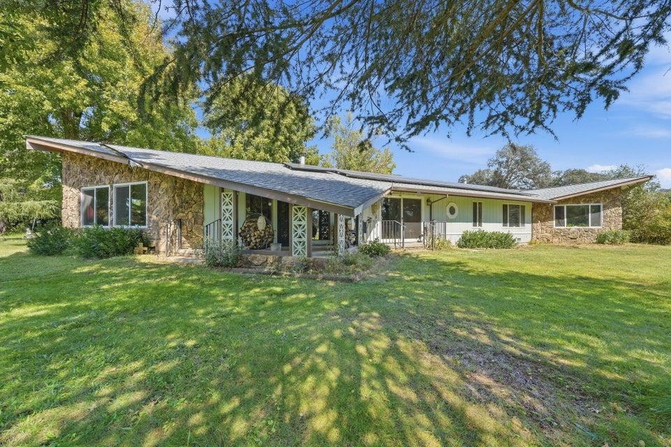 3083 Majestic Oak Circle
